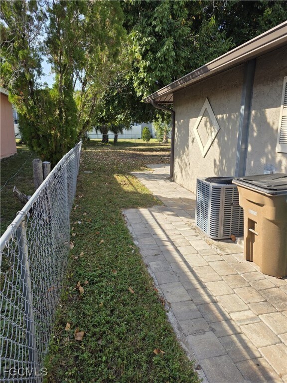 Building Photo - 4638 Santa Barbara Blvd