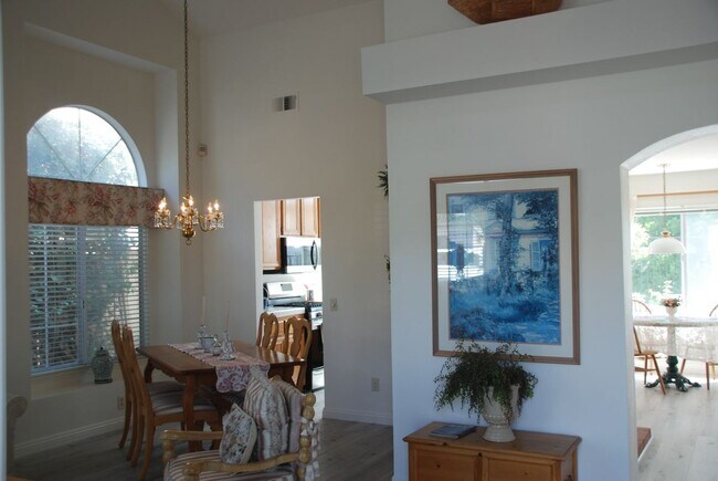 Building Photo - 16236 Peppertree Ln