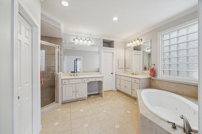 Building Photo - 523 Archwood Trail