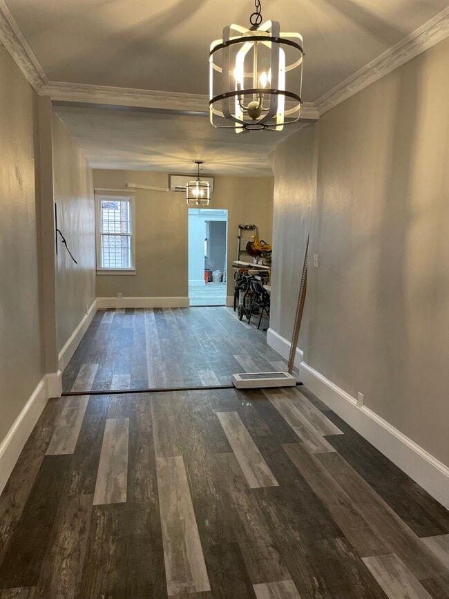 Building Photo - 112 Garside St