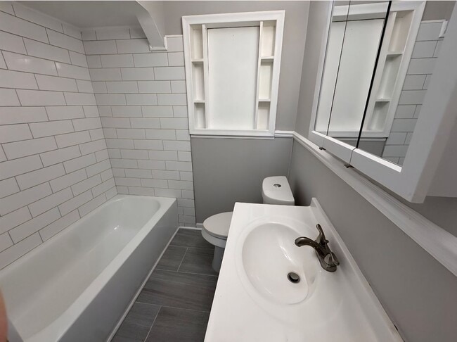 Building Photo - Charming newly renovated 3 bedroom bungalow