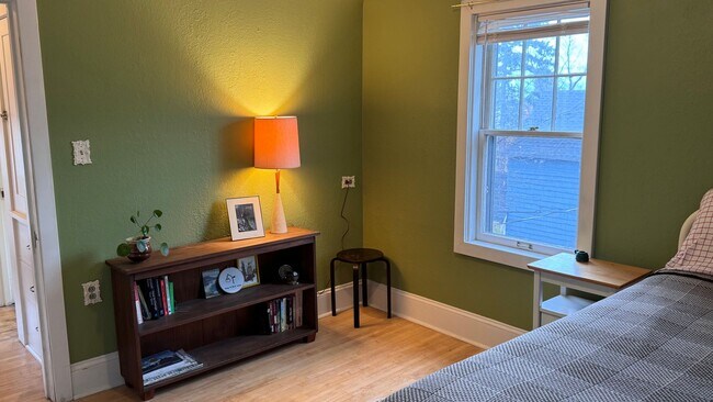 Building Photo - 505 N 16th Ave E