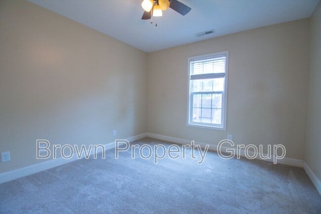 Building Photo - 118 N Dakota Ct