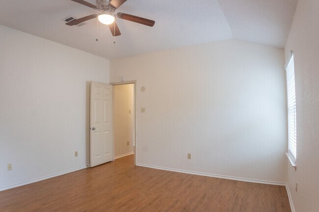 Building Photo - South Austin 3-bedroom/2-bath Home Reduced...