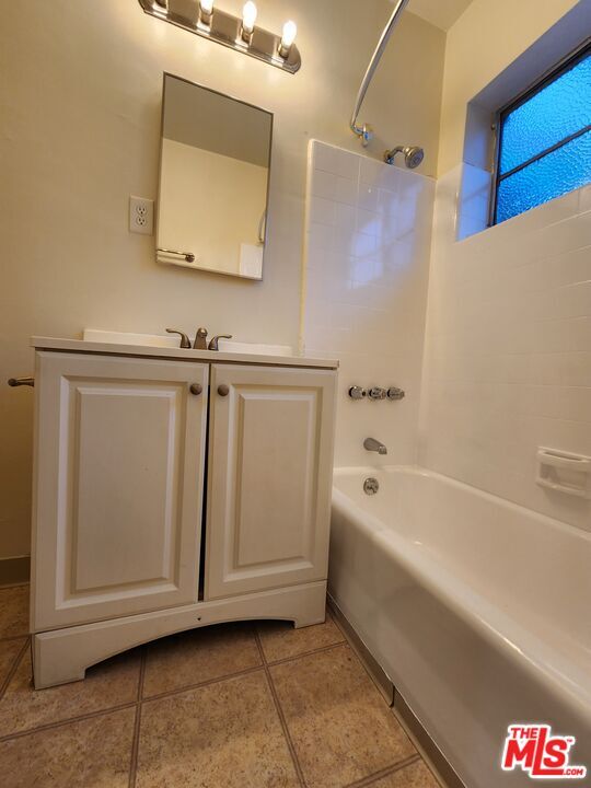 Building Photo - 1013 N San Vicente Blvd