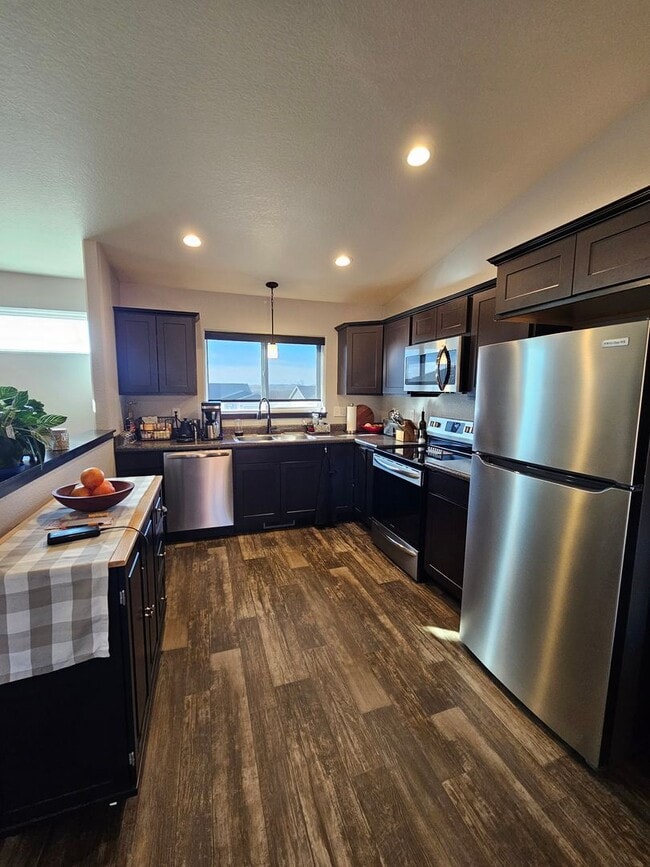 Building Photo - 4 BED | 2 BATH | DOUBLE GARAGE | RAPID VALLEY