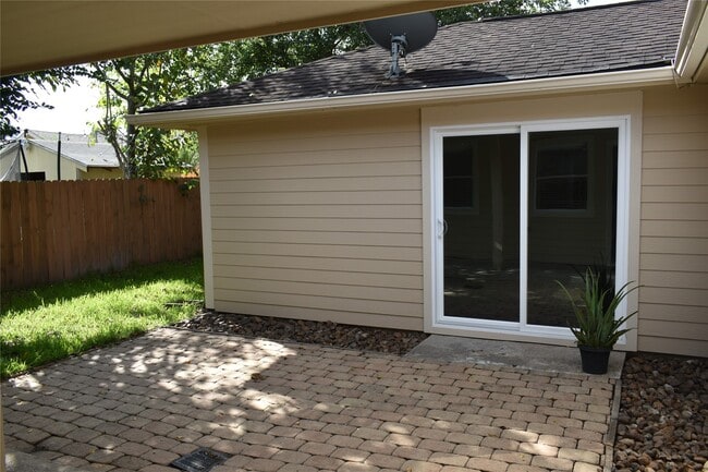 Building Photo - 16627 Gaeldom Dr