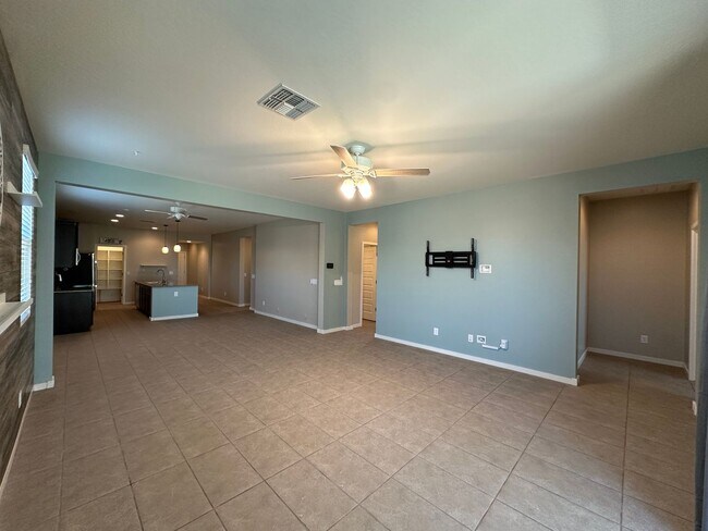 Building Photo - Single Level Home with Split Floor Plan, D...