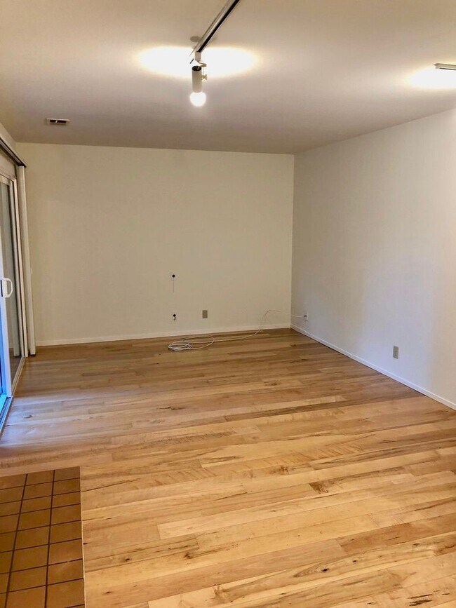 Building Photo - 36 Emery Bay Dr
