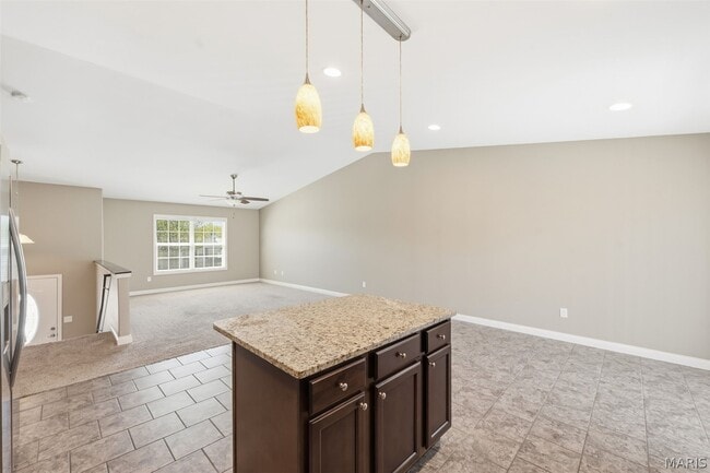 Building Photo - 305 Shadow Trace Dr