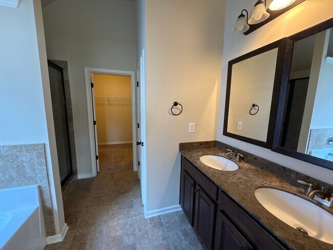 Building Photo - 4464 Grove Landing Dr