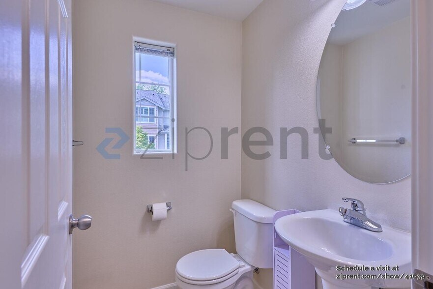 Building Photo - 15440 SW Mallard Dr