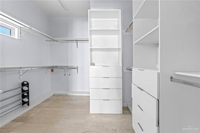 Building Photo - 17 6th St