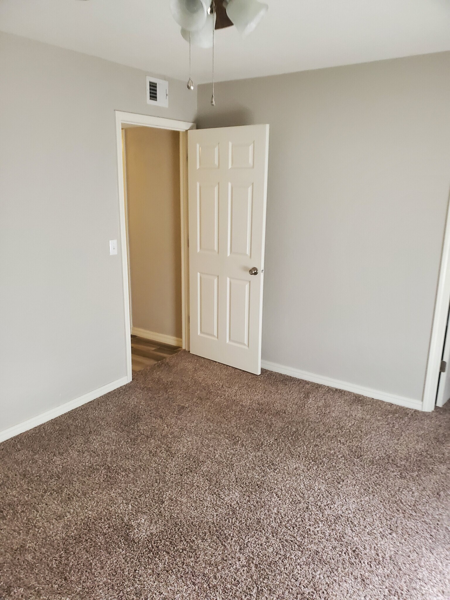 Building Photo - 826 Hardy Springs Cir