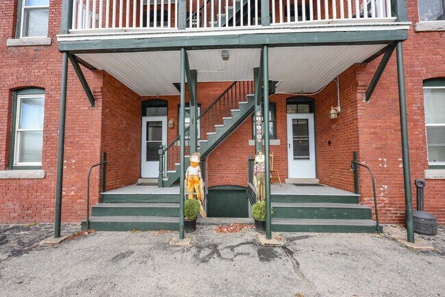 Building Photo - 97 Bridge St