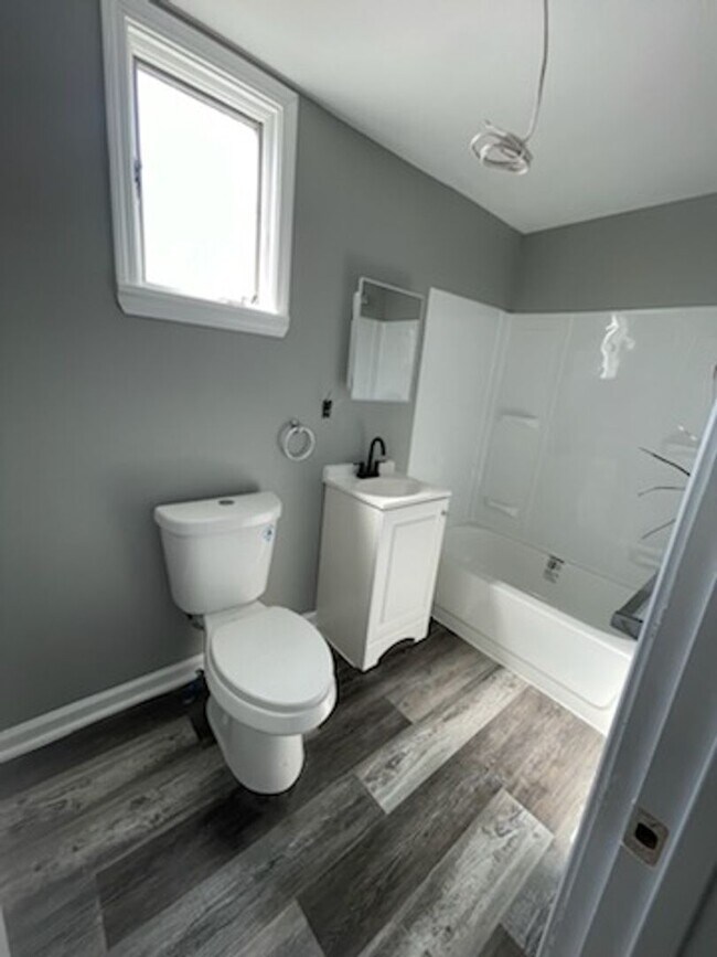 Building Photo - Fully Rehabbed 4 bedroom home for rent