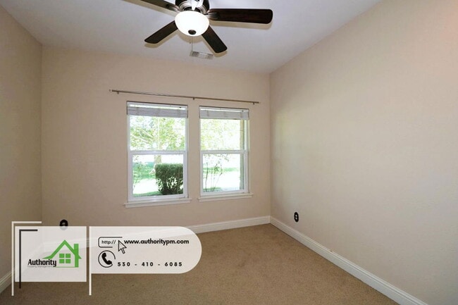 Building Photo - 4750 Pheasant Dr