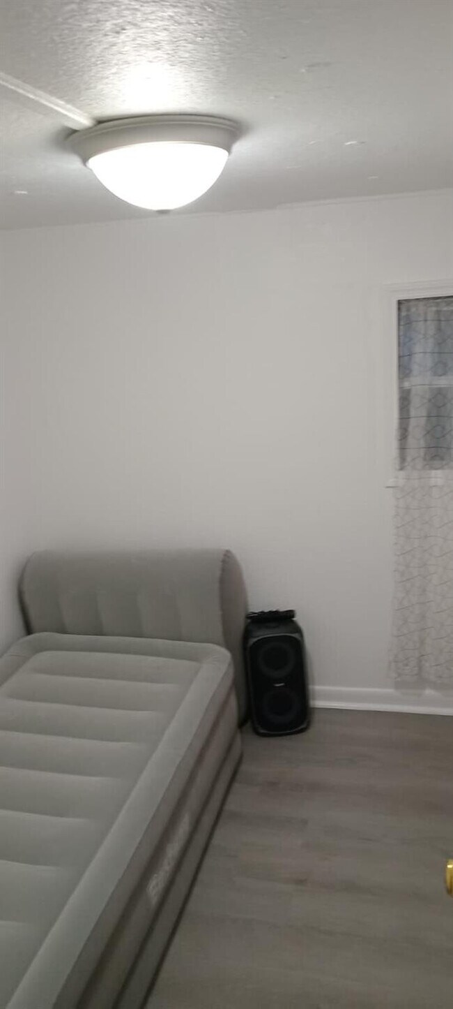 Building Photo - 4510 Granada Ave