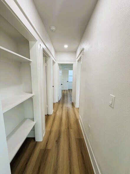 Primary Photo - 1175 E Broadway