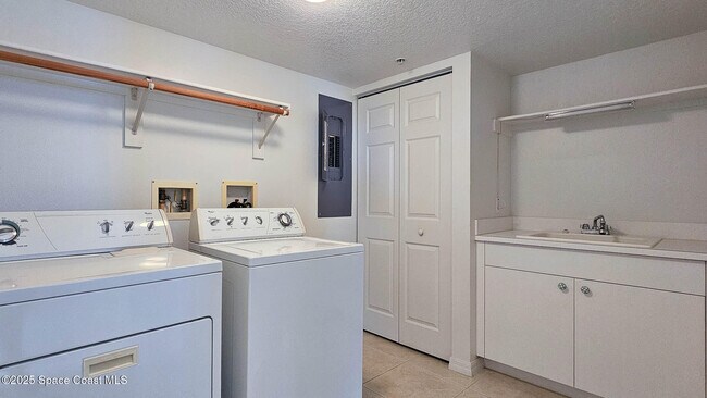 Building Photo - 7128 Marbella Ct