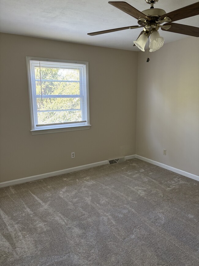 Building Photo - 203 Apple Blossom Ln