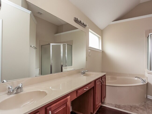 Building Photo - 5408 Hidden Meadows Dr