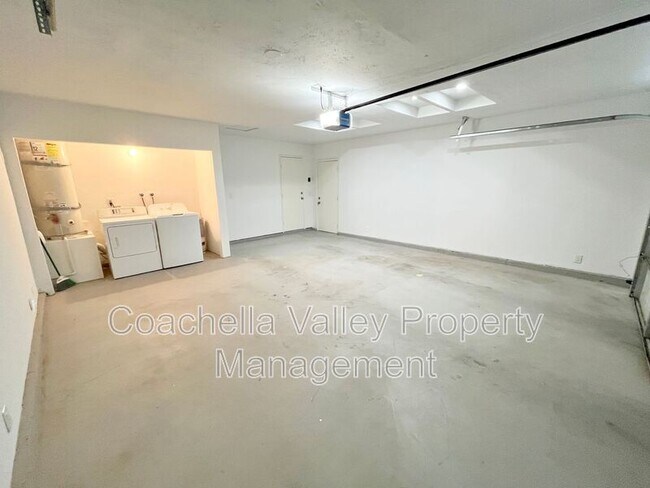 Building Photo - 37548 Bankside Dr