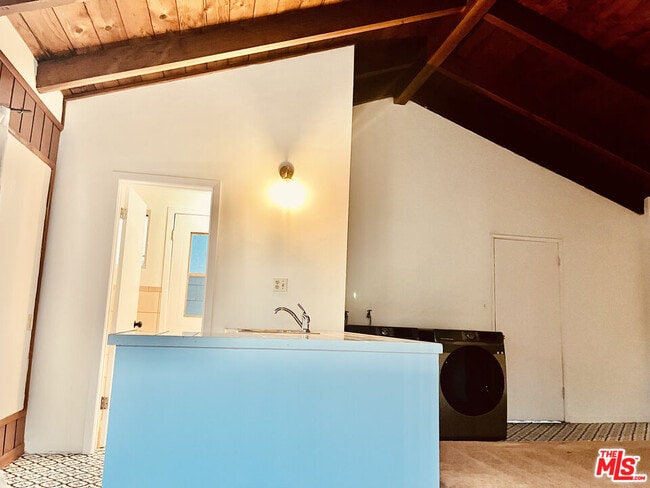 Building Photo - 4675 Laurelgrove Ave