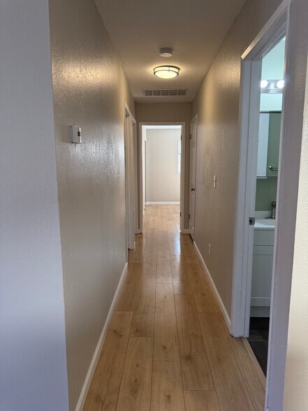 Building Photo - 9437 Fox Creek Dr