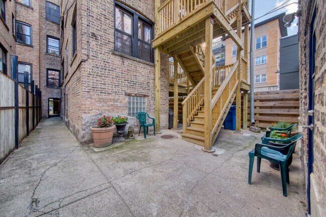 Building Photo - 2708 W Cortland St