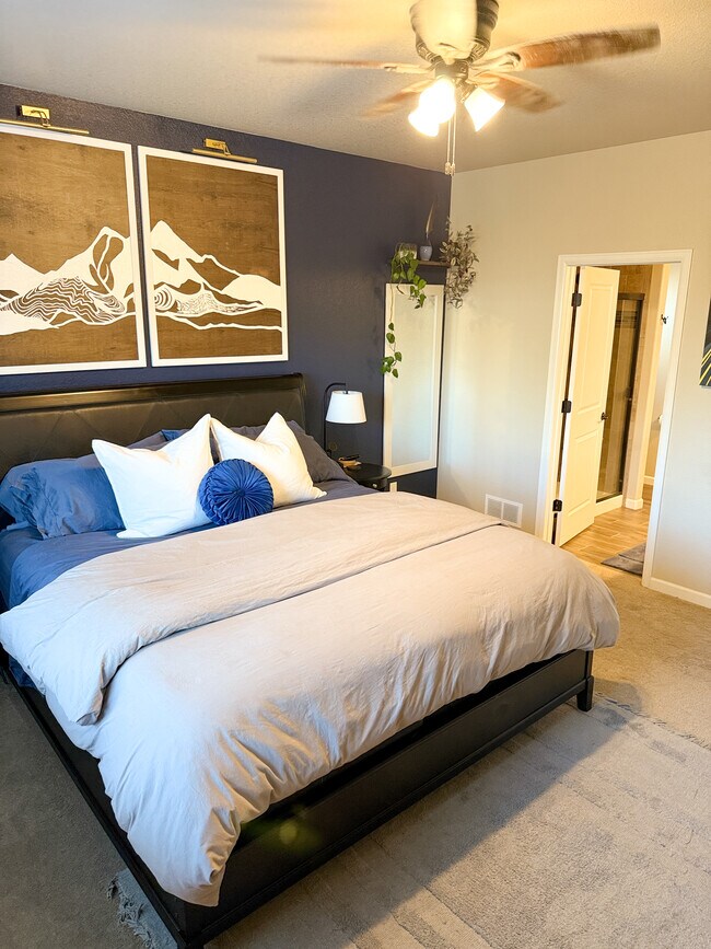 Building Photo - 724 Pioneer Dr