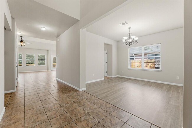 Building Photo - 1216 Willowbrook Dr