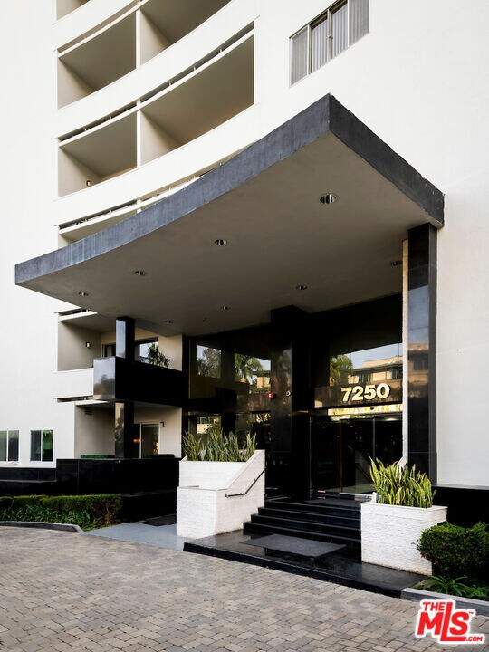 Building Photo - 7250 Franklin Ave