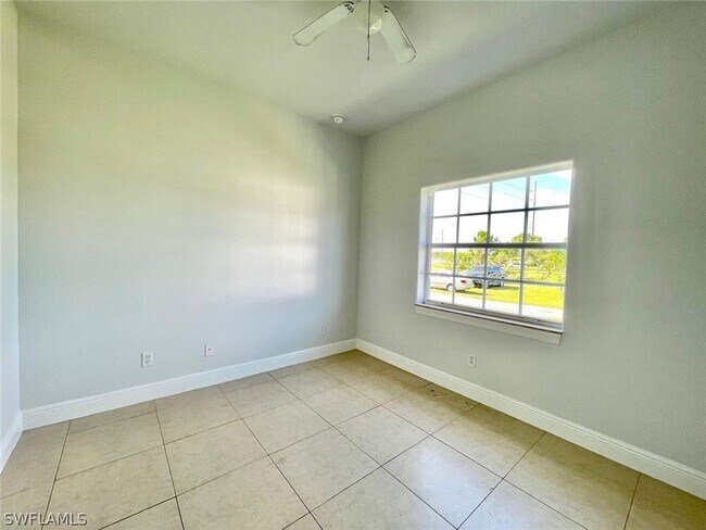 Building Photo - 3465 Everglades Blvd N