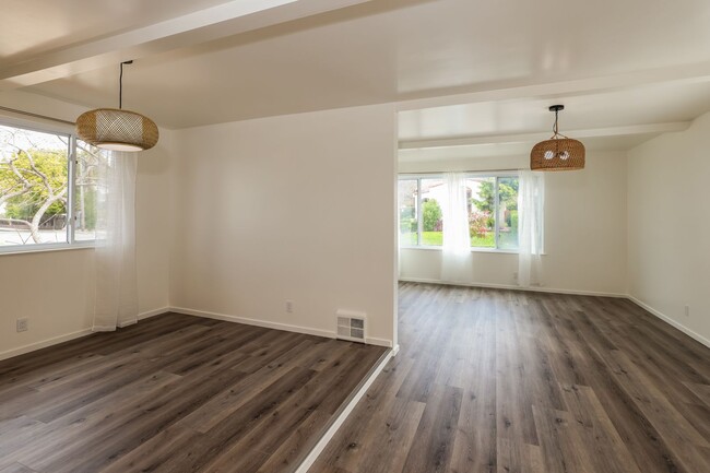 Building Photo - 3 Bedroom Home Available In Albany!