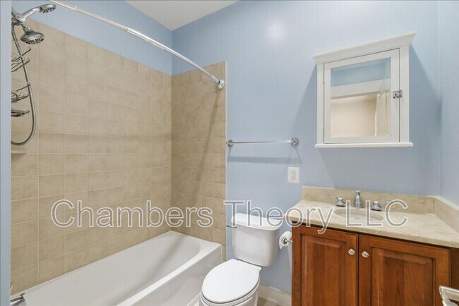 Building Photo - 2735 Linden Ln