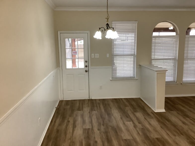 Building Photo - 1511 Cheyenne Trl