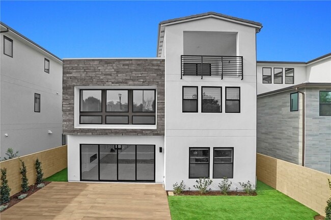 Building Photo - 168 Creation