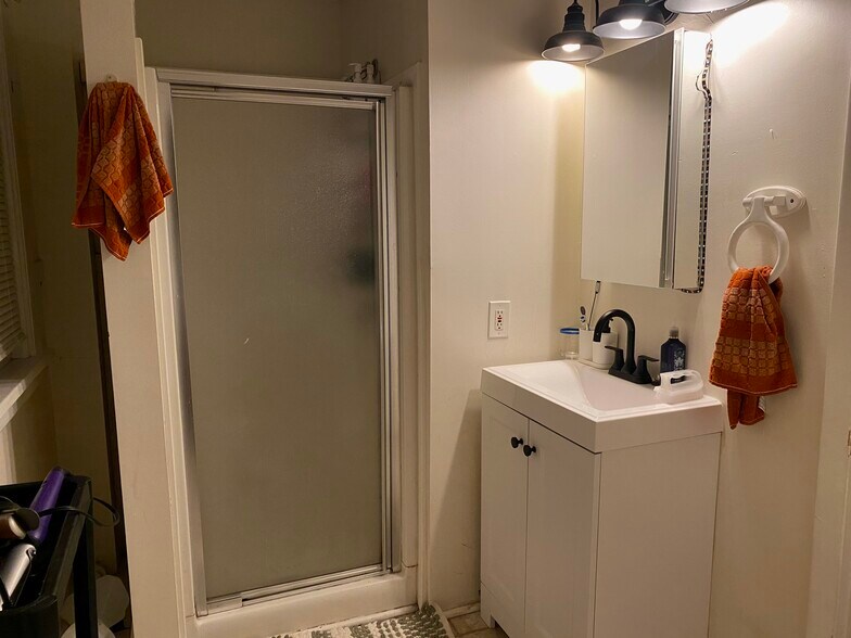 Building Photo - 741 Myrtle Ave