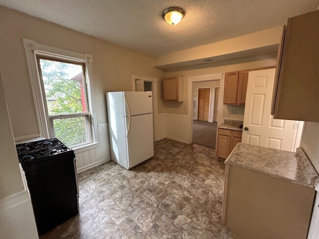 Building Photo - 666 Sims Ave