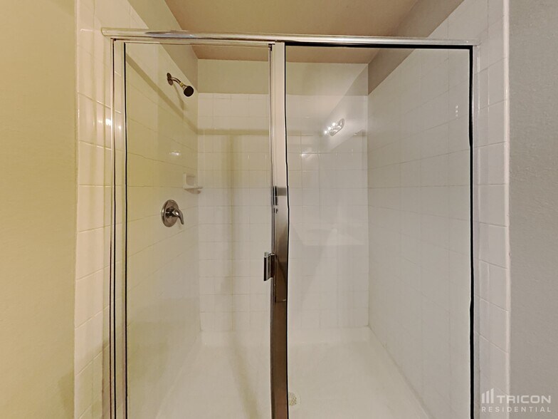 Building Photo - 336 Carlyle St