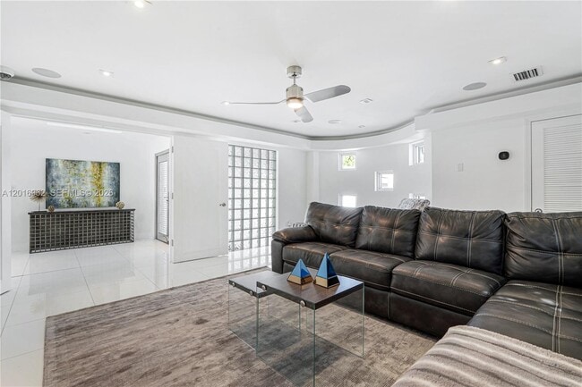 Building Photo - 9380 Bay Dr