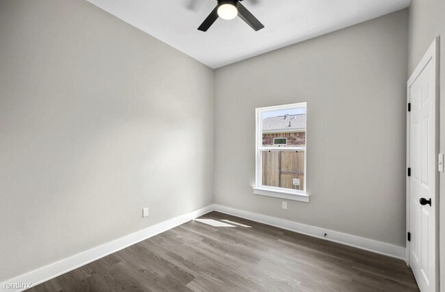 Building Photo - 3 br, 2 bath Duplex - 8408 Prairie View Dr...