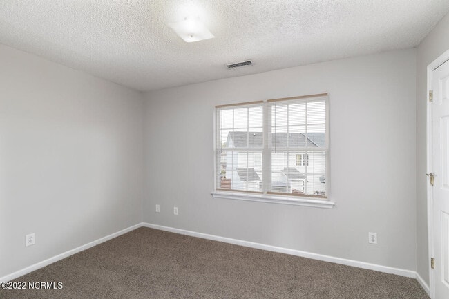 Building Photo - 103 Woodlake Ct