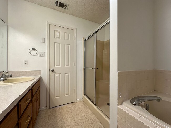 Building Photo - 2713 S.87th Drive-