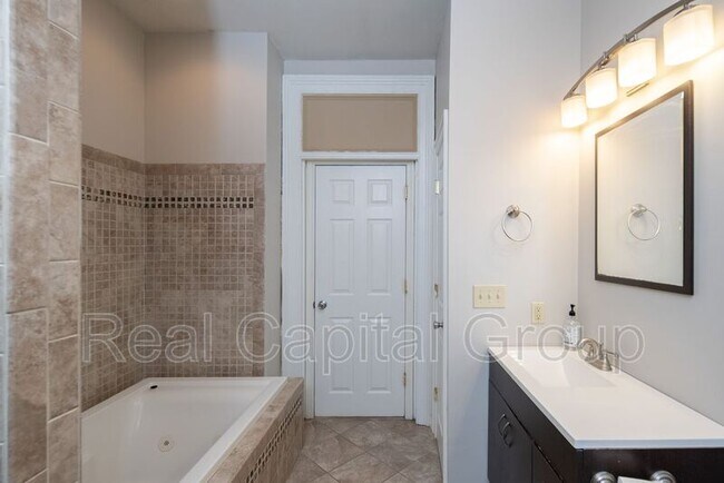 Building Photo - 347 Hudson Ave