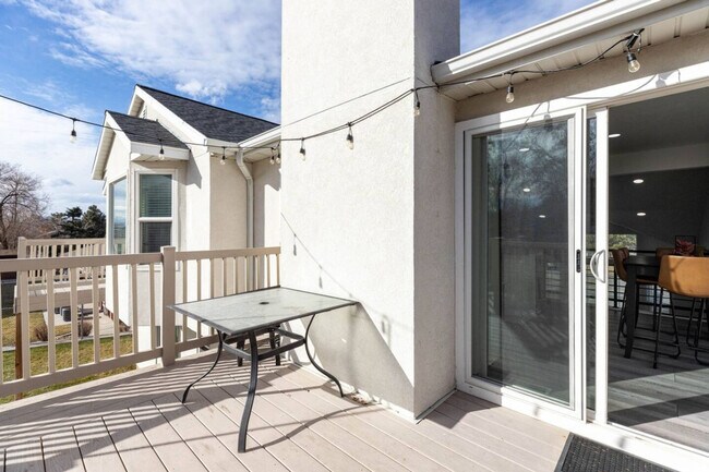 Building Photo - 2744 Newcastle Dr