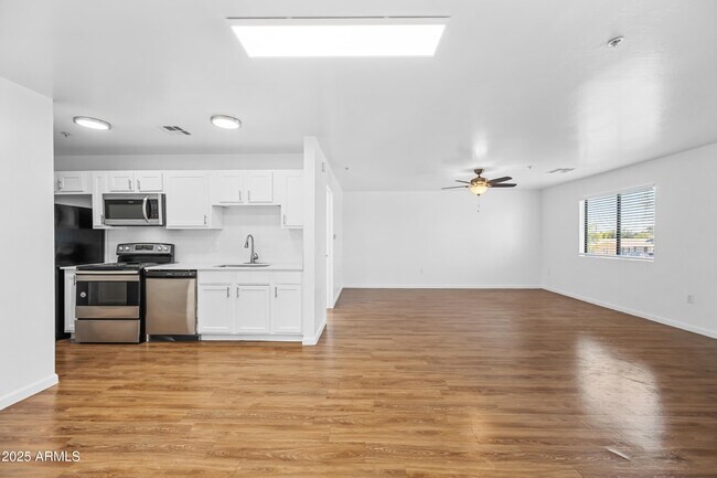 Building Photo - 3065 N 67th Ave