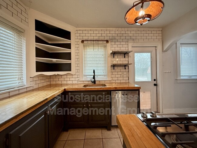 Building Photo - 2317 NW 13th St