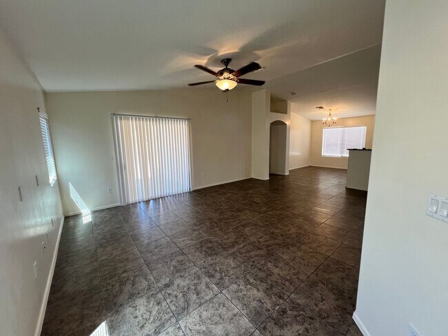 Building Photo - 4137 E Shadow Branch Dr